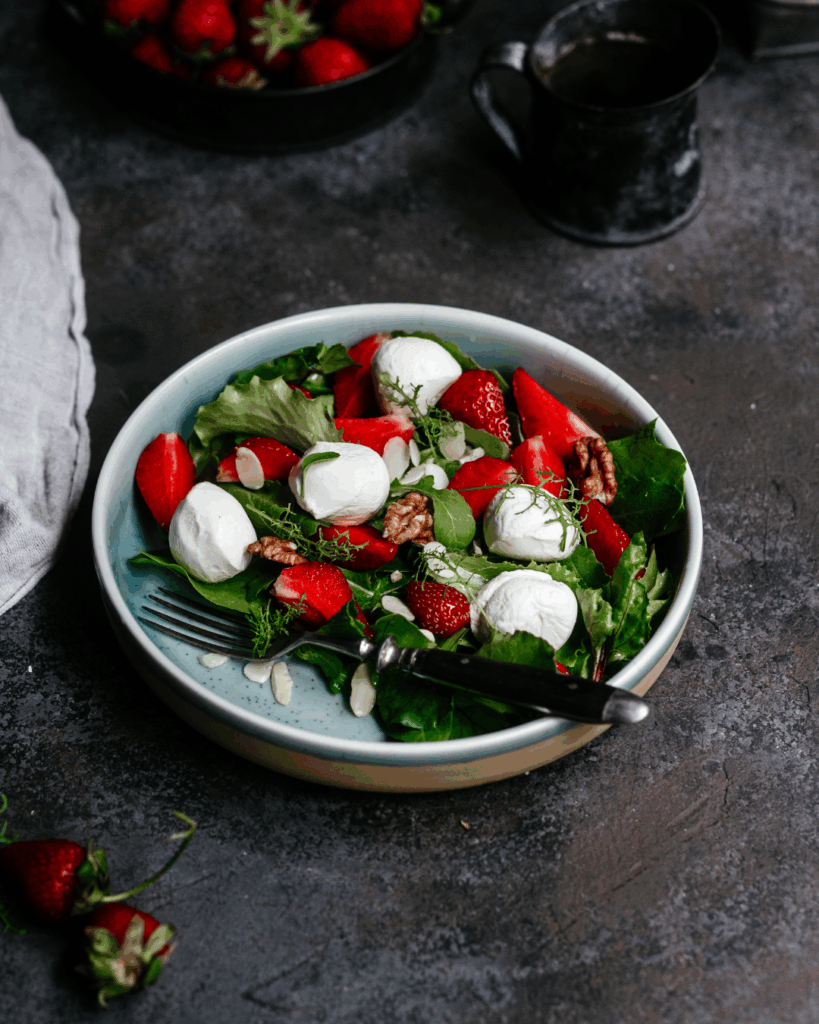 Salade mozzarella aardbei