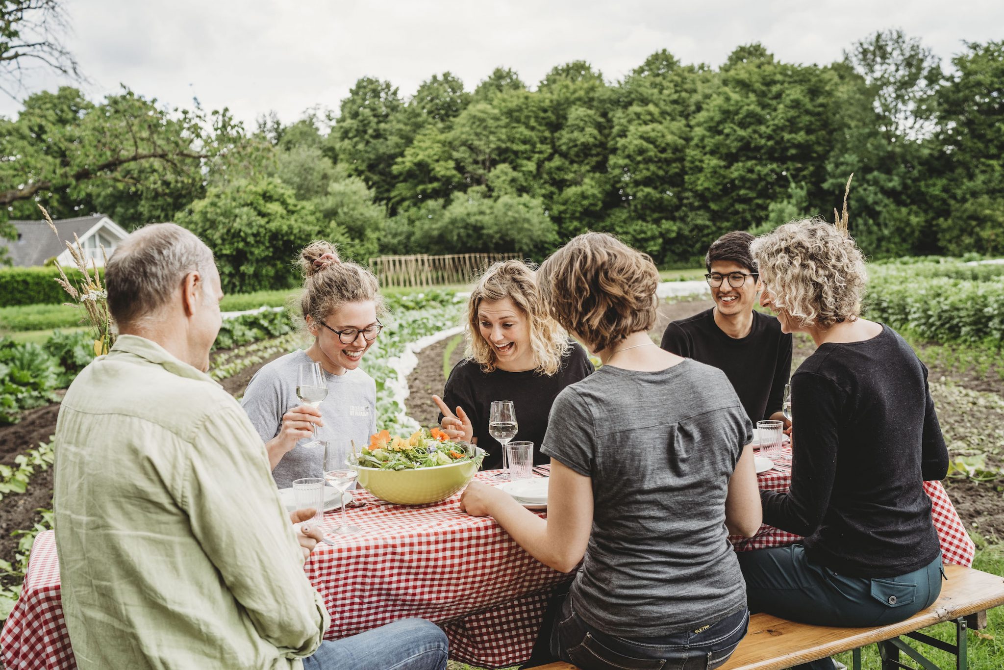 Vergaderen op een Brabants boerenerf